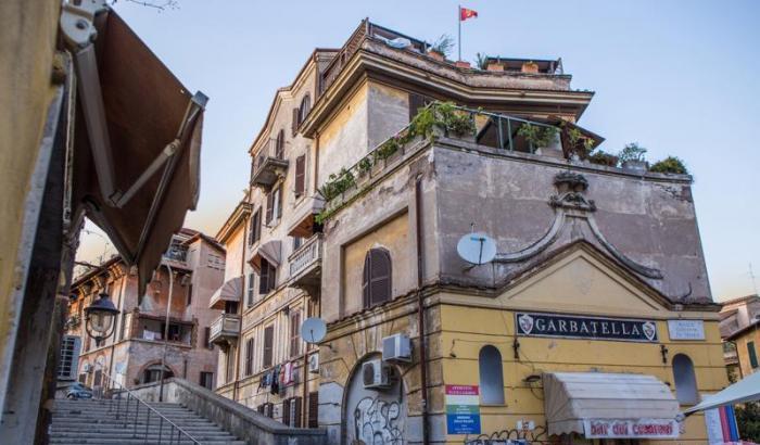 Roma rischia un nuovo focolaio: si tratta di un palazzo occupato alla Garbatella