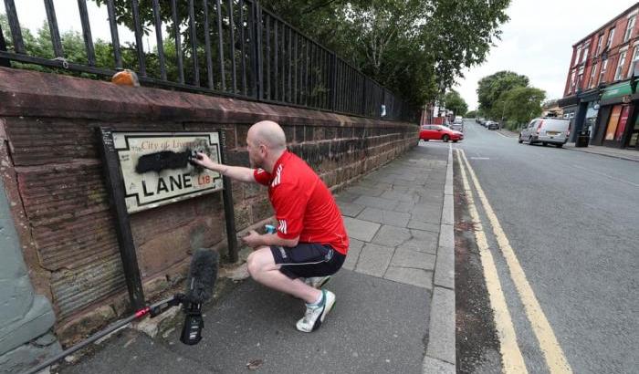 00056E31-depurpata-la-scritta-penny-lane-a-liverpool Depurpata la scritta Penny Lane a Liverpool