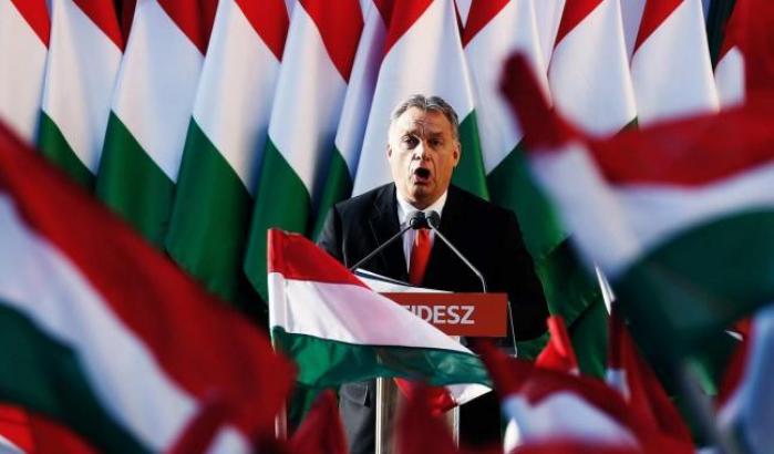 In due mesi di pieni poteri, Orban ha emesso 180 decreti contro trans, giornalisti e opposizione