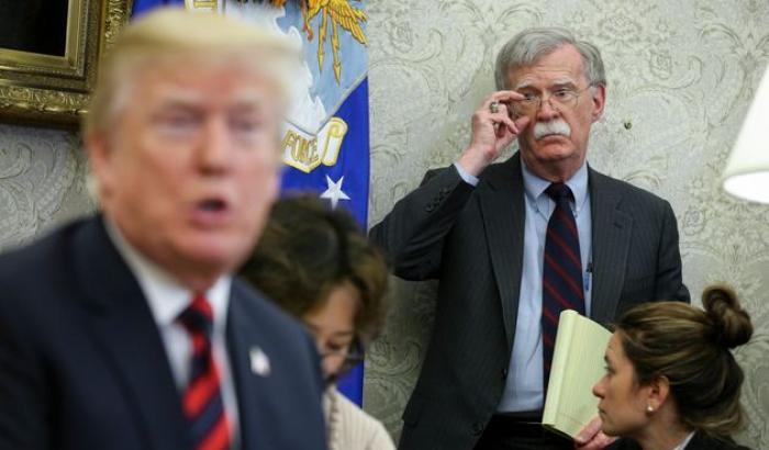 Bolton rivela: "Trump per vincere chiese aiuto a Xi Jinping"