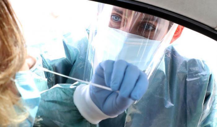 Altri 333 contagi in più, leggero aumento nelle terapie intensive