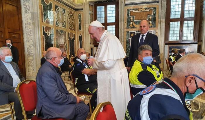Il Papa riceve i medici e infermieri lombardi: "Siete la colonna portante del Paese"