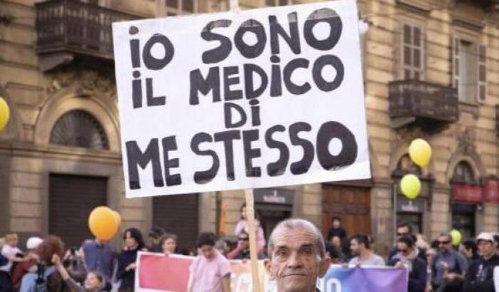 Sono circa cinque milioni i no-vax che fuggono dal vaccino in Italia