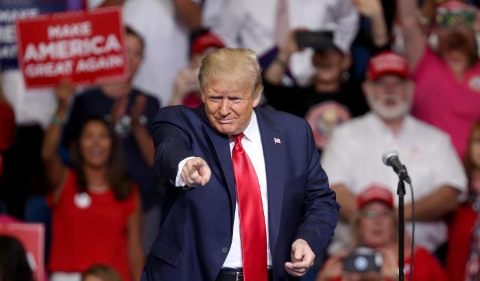 Trump il buffone razzista: il Coronavirus diventa il 'Kung Flu' per attaccare la Cina
