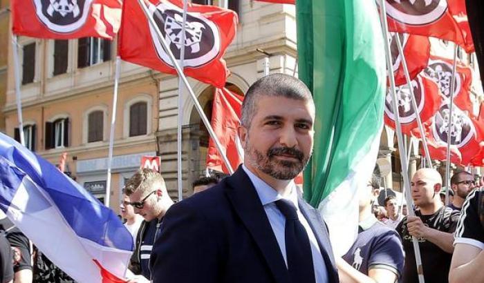 Il libro sul leader di Casapound (con introduzione del leghista Rinaldi) oscurato da Facebook