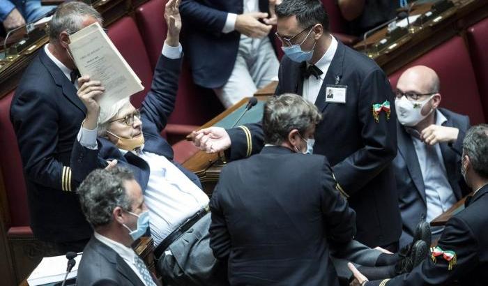 Sgarbi accusa: "Carfagna fascista, Bartolozzi sessista. Le denuncio"
