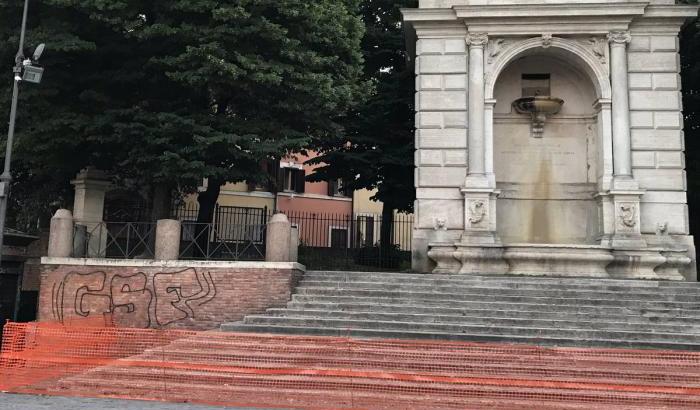 Movida con troppi assembramenti: a Roma chiuse le scalinate di piazza Trilussa