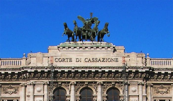 Lo sciacquone troppo rumoroso viola il diritto al riposo: la Cassazione condanna i proprietari di un appartamento