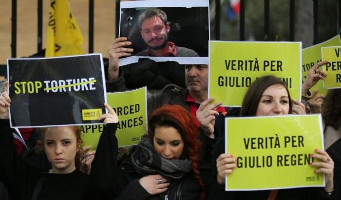 Caso Regeni, la compagnia di giro che ridicolizza l'Italia