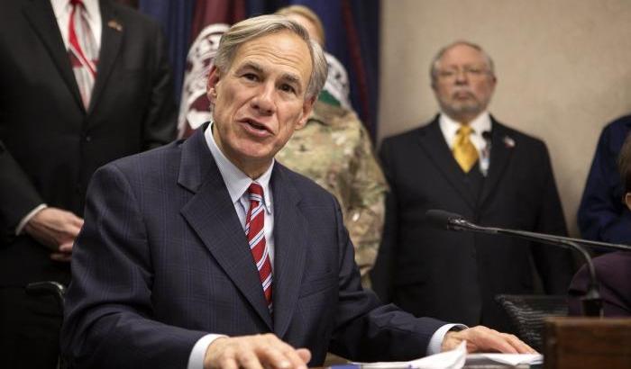 Il governatore del Texas, Greg Abbott