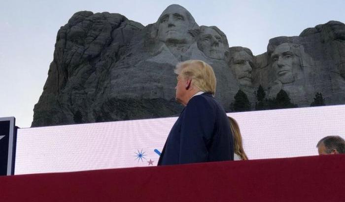Trump l'apocalittico: "La sinistra vuole spazzare valori e storia della nazione"