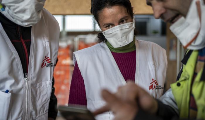 Il manifesto di Msf: "Nessuno si salva da solo" per promuovere le cure contro il Covid a tutto il pianeta