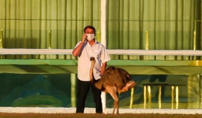 Jair Bolsonaro ha detto che si è stufato di stare in quarantena