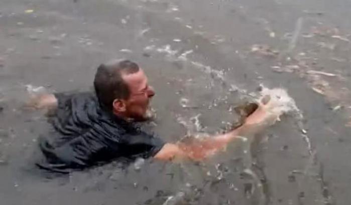 Palermo devastata da una bomba d'acqua e Salvini fa subito lo sciacallo: "Il sindaco pensa solo ai migranti"