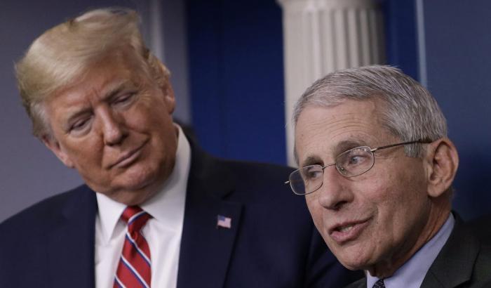 Fauci insiste sulle mascherine ma si scontra con l'idiozia di Trump: "Non voglio imporle, gli americani sono liberi"