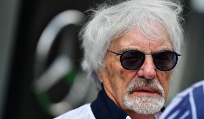 L'ex campione di Formula 1 Bernie Ecclestone respinge le accuse di razzismo