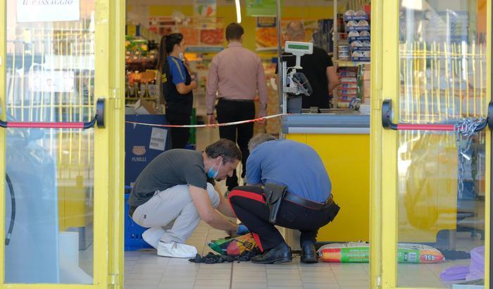 Un rapinatore spara in un supermercato: ferita una bambina di 5 anni