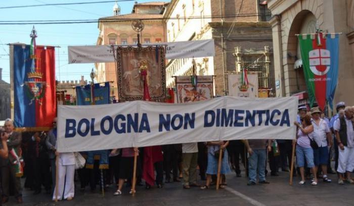 Tra movida e litorali pieni si va a vietare il corteo per i 40 anni della strage di Bologna