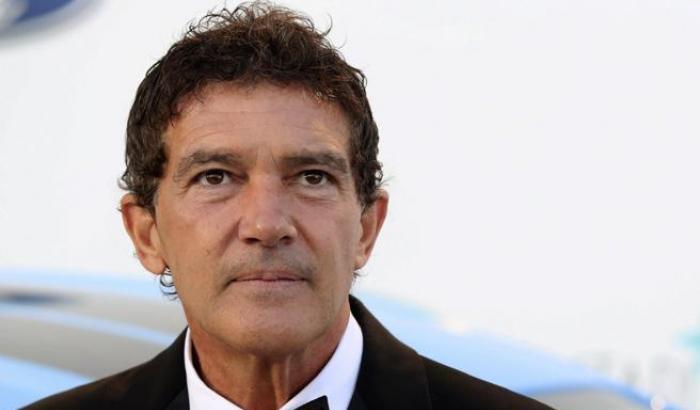 Antonio Banderas è positivo al Coronavirus: "Festeggio i miei 60 anni in quarantena"