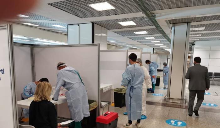 A Fiumicino (finalmente) al via i test sui viaggiatori in rientro