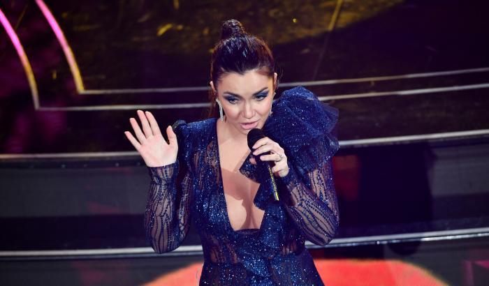 Elettra Lamborghini annulla tutti i concerti per il Covid: "Non siamo pronti"