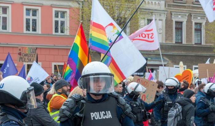 L'appello degli artisti: "In Polonia basta attacchi alla comunità Lgbt"