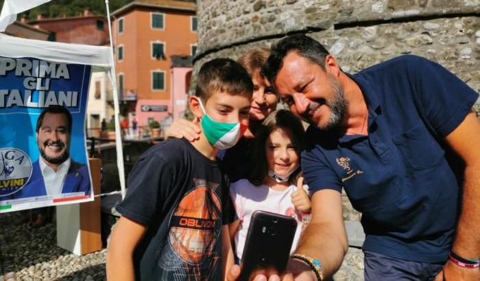 Salvini: "Vogliono trasformare le scuole in un lager" (i lager sono quelli dove lui ha lasciato i migranti in Libia)