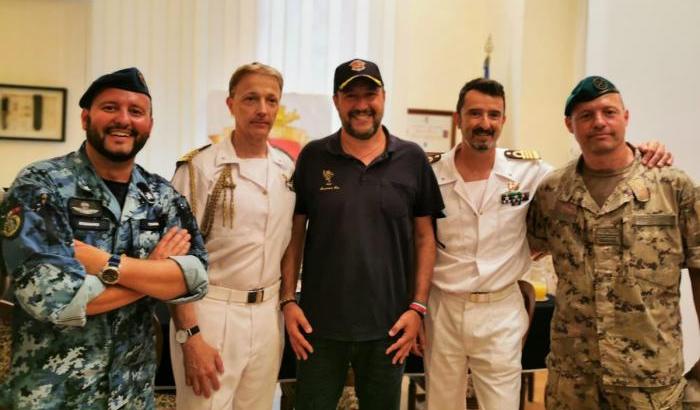 Salvini dai Comsubin, Fratoianni a Guerini: "Le norme della Repubblica non valgono nelle caserme?"