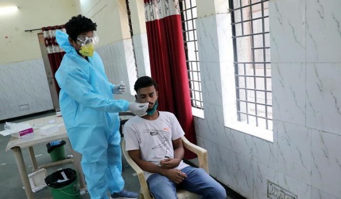 Record mondiale: 70mila nuovi casi in un giorno in India