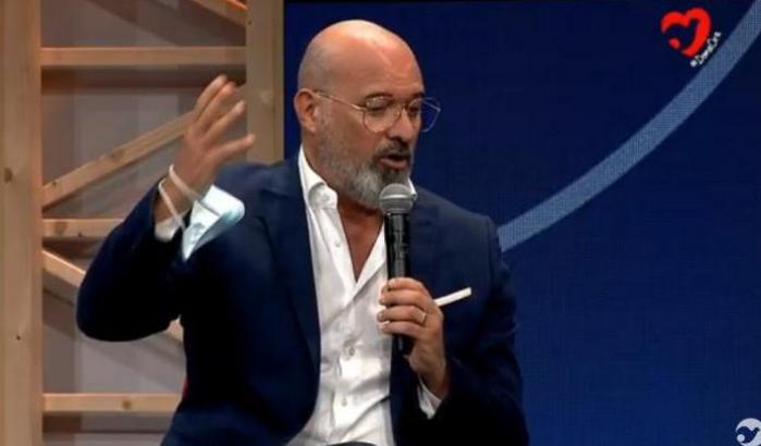 Bonaccini appello ai meno responsabili: "Una terza ondata non ce la possiamo permettere"