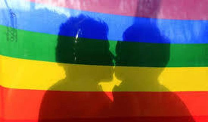 Fascista aggredisce una coppia gay a Cagliari: "Ci vorrebbe Mussolini per farvi sparire"