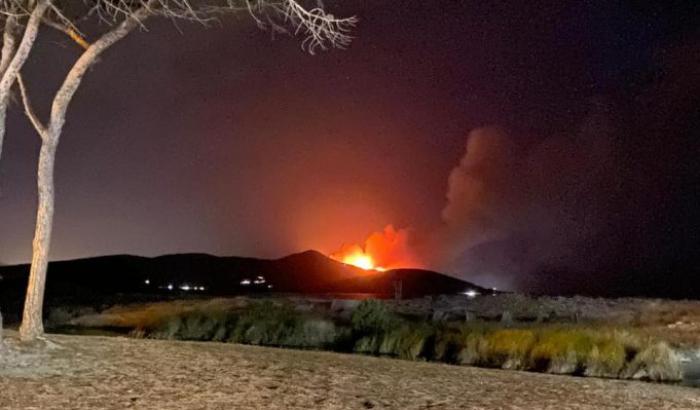 Non solo Covid, l'Italia prende fuoco ma nessuno ne parla: 500 incendi