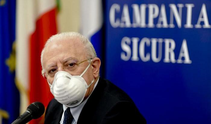 L'attacco di De Luca: "Sconcertante che al nord non impongano tamponi o quarantene"