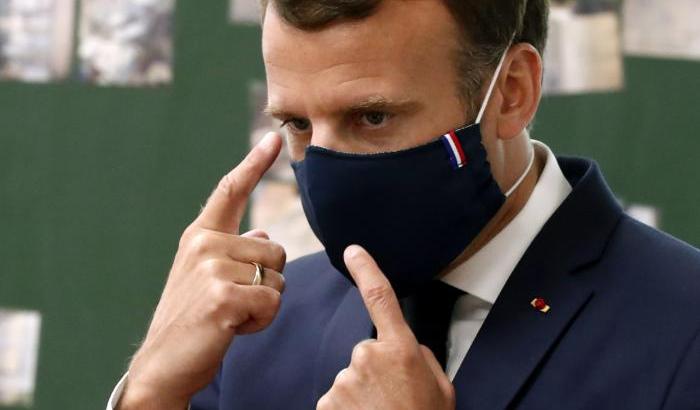 Covid-19 'esplode' in Francia: 7.379 in 24 e Macron non esclude un nuovo lockdown