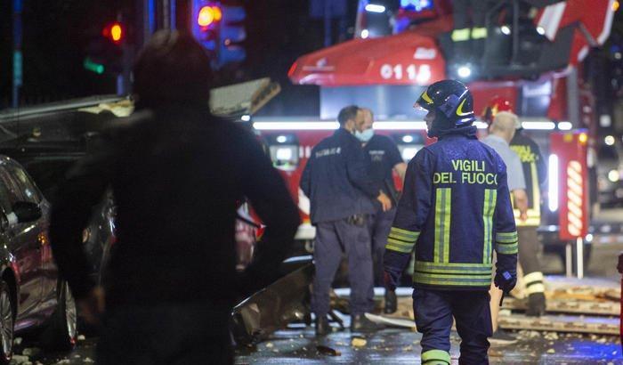 Tragedia in un campeggio: cade albero su una tenda, muore bambina di tre anni e la sorella di 14