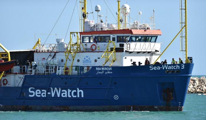 La Sea Watch sta per arrivare a Palermo. La minaccia ridicola di Salvini: "Se sbarcano denuncio il governo"