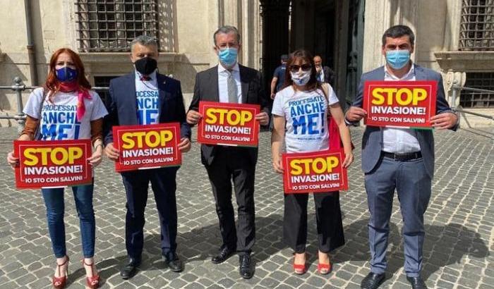 Leghisti davanti a palazzo Chigi