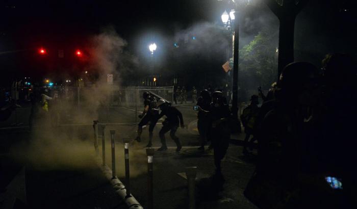 Razzismo e violenza, notte di scontri a Portland: 59 arresti