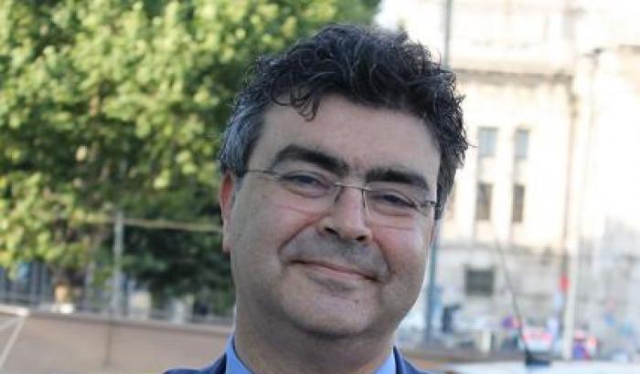 Insulti antisemiti e omofobi a Emanuele Fiano: "Ric**one ebreo, vi metteremo nei forni"