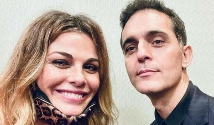 Vanessa Incontrada cita 'Bella Ciao' (per 'La Casa di Carta'), valanga di critiche: "Cantala a casa tua"