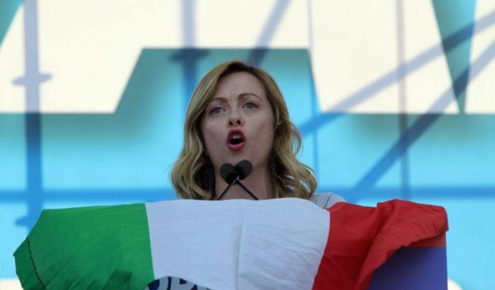 Meloni condanna la 'violenza contro gli omosessuali' mentre per il consigliere FdI 'i gay sono contro natura'