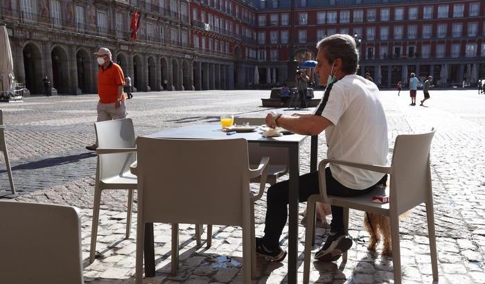 Gli abitanti di Madrid nuovamente il lockdown per due settimane