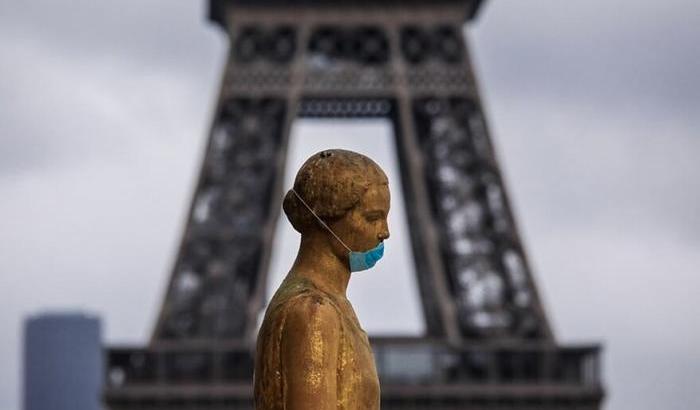 Oltre 10.000 casi al giorno in Francia, Parigi diventa 'zona super rossa'