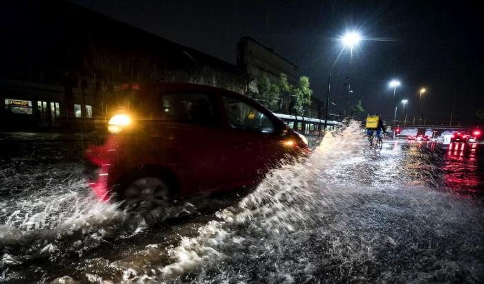 Allerta meteo nel Varesotto: esonda un torrente e muore un runner