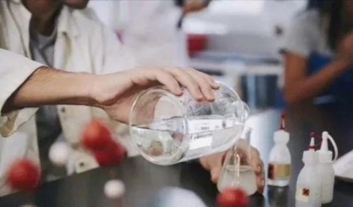 Lo studio: "L'acqua ossigenata può prevenire l'infezione da coronavirus, ecco come"