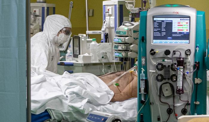 L'anestesista: "Le mie 12 ore in terapia intensiva guardando il terrore negli occhi dei malati"