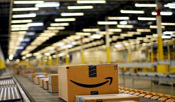 Troppi positivi dentro Amazon: quasi 20mila e decide di fare i test in azienda