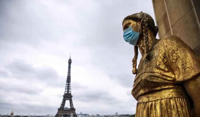 Parigi è zona rossa, ma i parigini non tollerano più le restrizioni che limitano la socialità