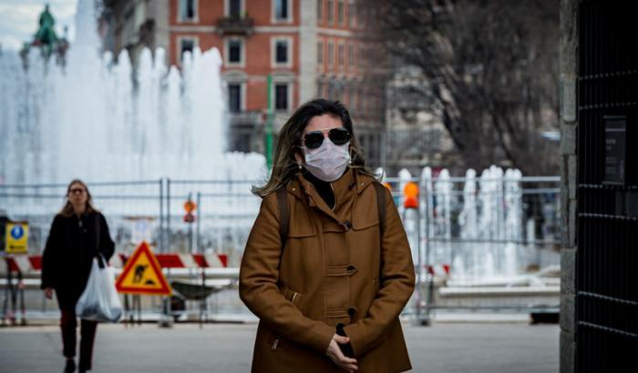 Meno tamponi e i contagi rimangono alti: altri 2.257 casi in più