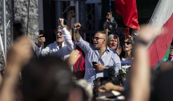 Manifestazione complottista a Roma